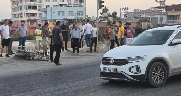 hatayda-cip-ile-motosiklet-carpisti-surucu-hayatini-kaybetti-pI3EfP8G.jpg
