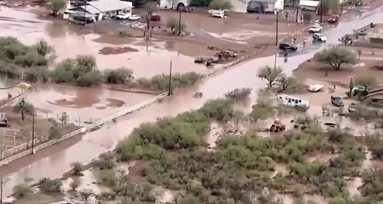 arizonada siddetli yagislarin yol actigi sellerde 4 kisi oldu jzVMESzk