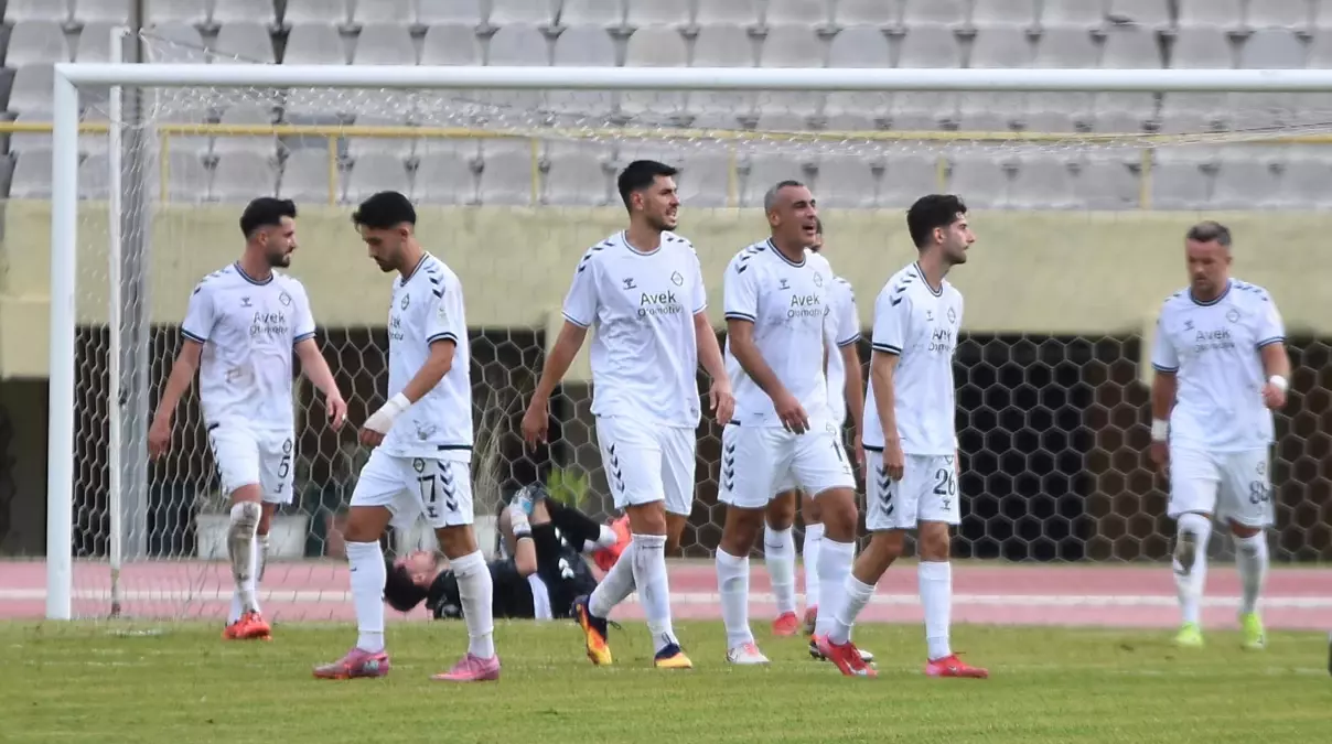 altayin kotu gidisi devam ediyor sokeye 4 1 maglup oldular Pxgd3N8e.jpg