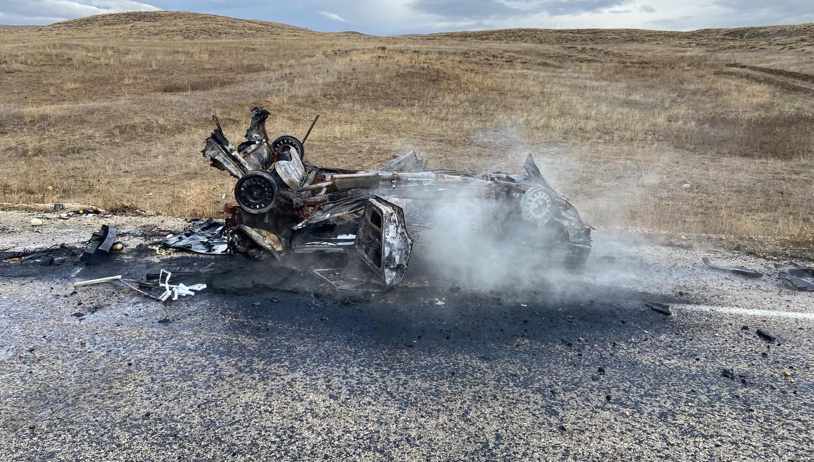 bayburtta otomobil sarampole devrildi bir can kaybi var KbRGx8PG