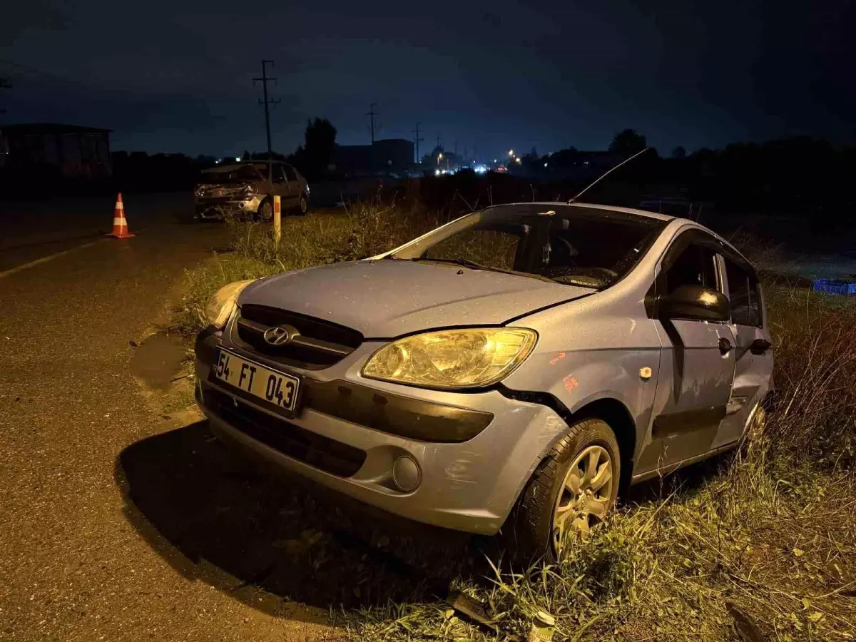 sakaryada iki otomobil carpisti 3 yarali pYsq8Saf.jpg