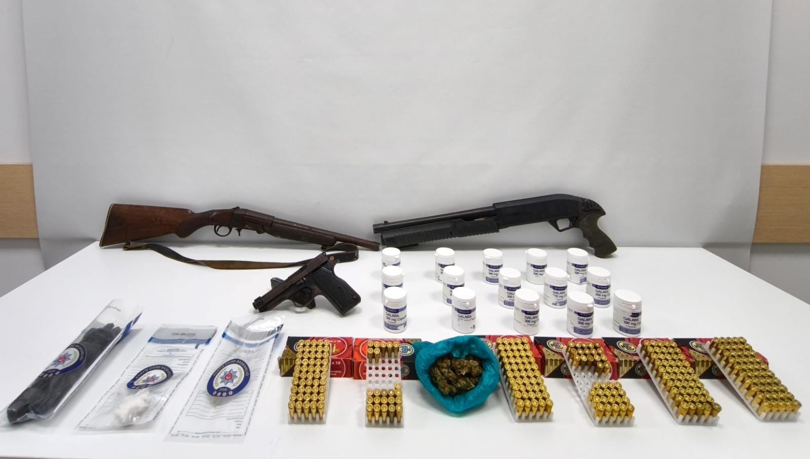 samsunun iki ilcesinde uyusturucu operasyonu gozaltilar var ar1Ctjxk