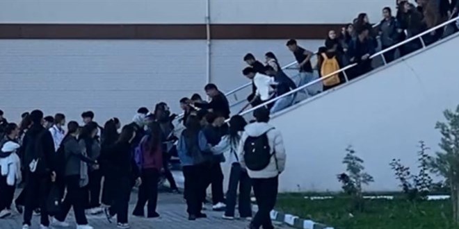 okulda dehset anlari bir grup maganda okul basip ogrenci darp etti XIdx9xnz.jpg