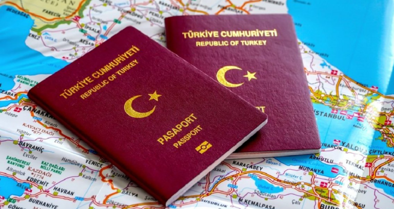 pasaporttaki-bu-ayrintiyi-fark-etmeyen-havalimanindan-geri-donecek-EmD8qvZb