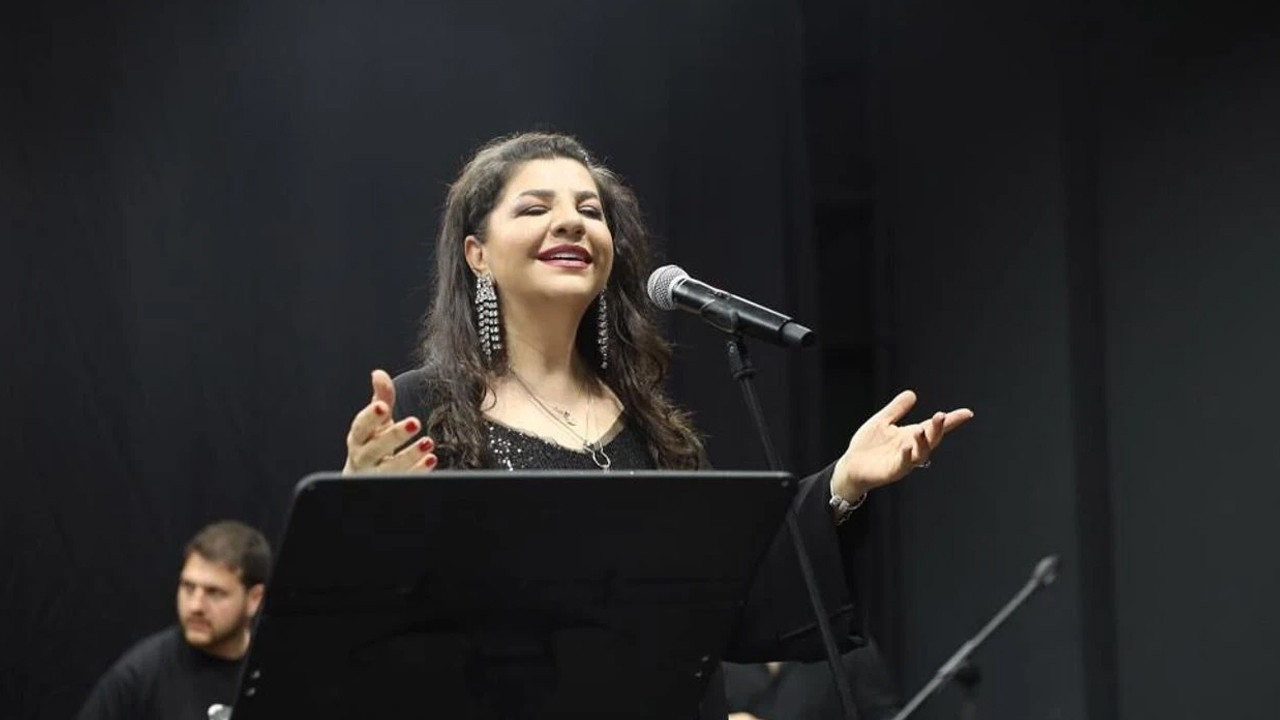 sakaryada-turk-sanat-muzigi-ruzgari-cigdem-gurdal-sahne-aldi-S2pKpvIK