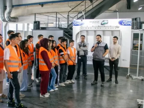 Yesilova zirvesinde gencler is dunyasiyla bulustu NKOFC1KF