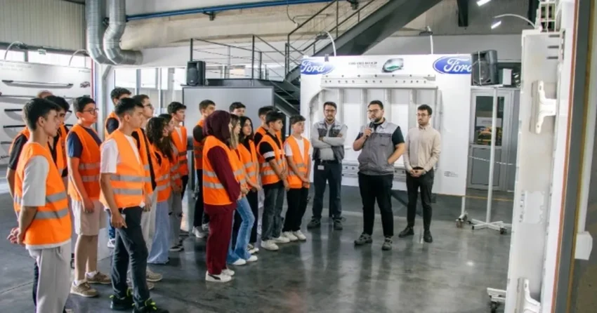 Yesilova zirvesinde gencler is dunyasiyla bulustu NKOFC1KF